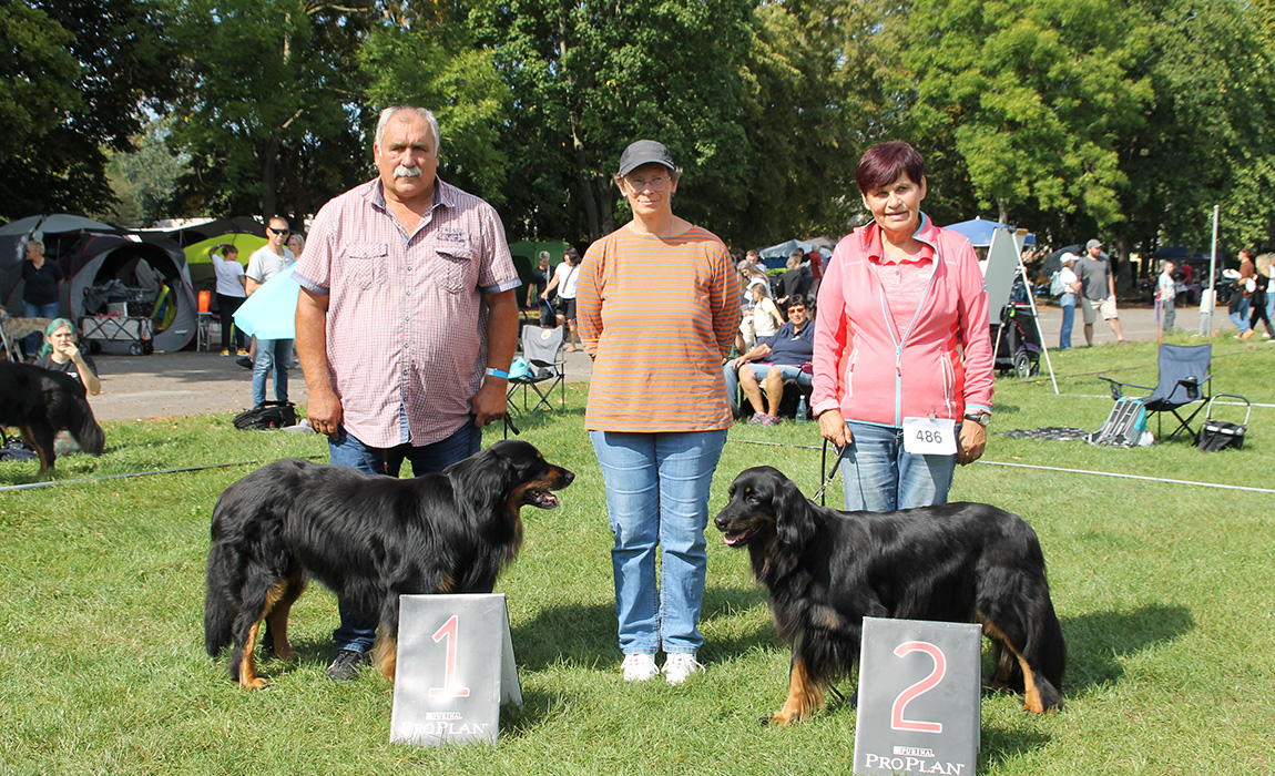 BOB Xenius von Jesses Meute, Richterin Petra Krivy, BOS Zabrina von Jesses Meute